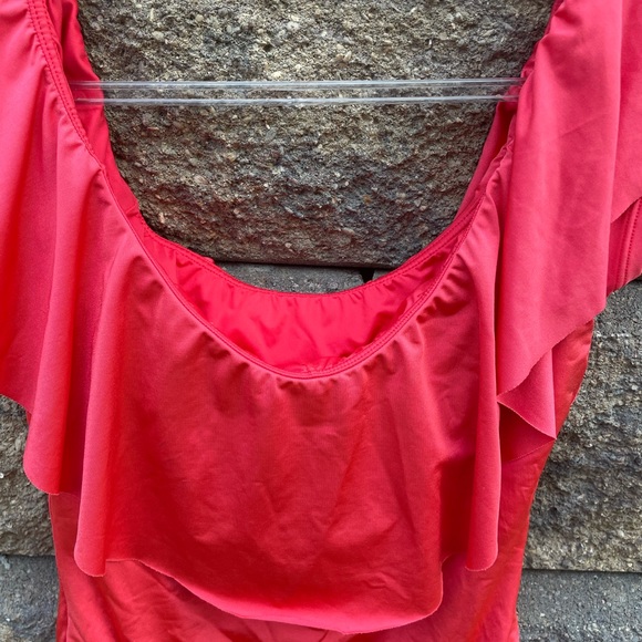 CUTE AND CLASSY INE PIECE - Picture 2 of 3